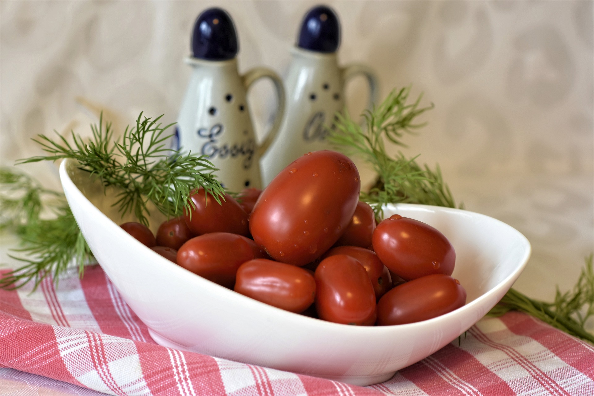 https://gastronomiaitaliana.com.br/wp-content/uploads/2021/07/tomatoes-g2ade64642_1920.jpg